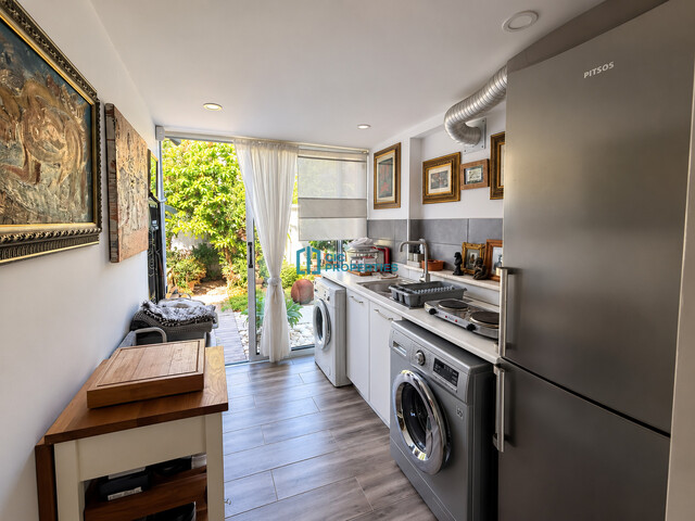 Contemporary -  3 + 1  Bedroom & 2 Bathrooms Detached House with Photovoltaic Panels  in A Quiet Complex of Mazotos -  Walking Distance To The Beach – photo 6