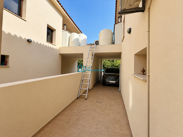 Spacious 4 Bedrooms Detached House in Peaceful Livadia Larnakas – photo 21
