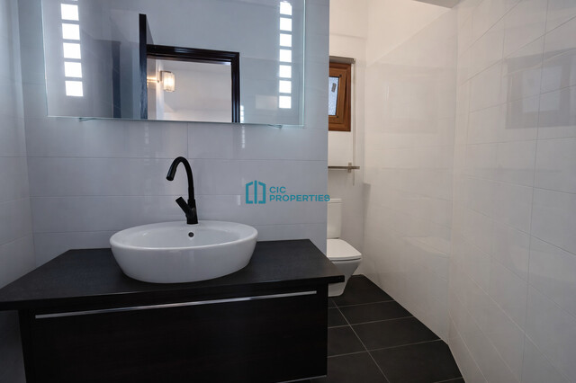 For Rent - Spacious Five Bedroom Mansion with Big Plot and Private Pool in Prestigious Oroklini Area of Larnaca – photo 12