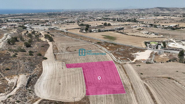 Share of Residential field in  Pyla, Larnaca – photo 4