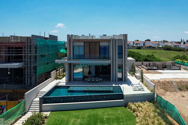 complexLiving-6a70559765b34.jpg