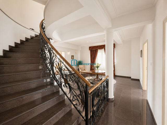 detachedHouse-6a143075a8d91.jpg