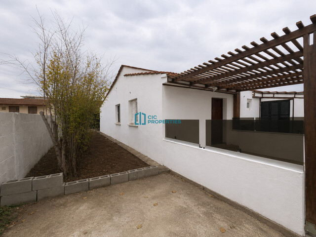 Recently Renovated Four Bedroom Bungalow in Livadia ,Larnaka Near Amenities and  City Center – photo 14