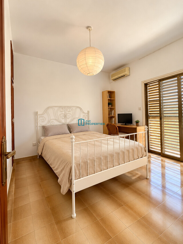Spacious 4-Bedroom First-Floor Apartment with Fireplace in Faneromeni, Larnaca – photo 9