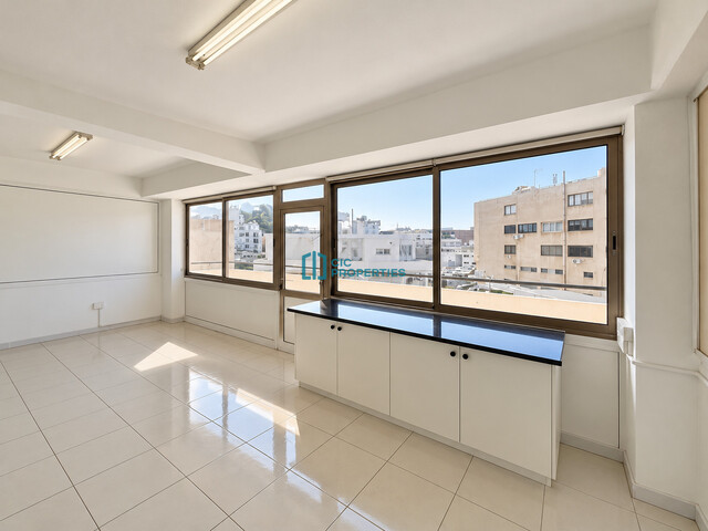 Spacious 90 m2 Office in City Center - Larnaca - For Rent – photo 4