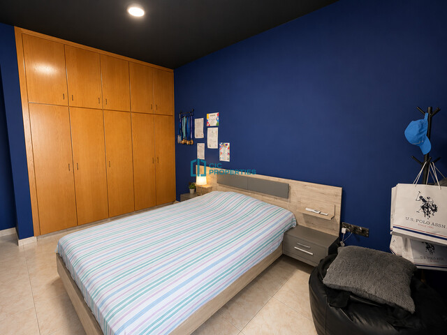 detachedHouse-6a59d76765ae3.jpg