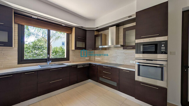 Four-Bedroom mansion in Livadia, Larnaca – photo 14