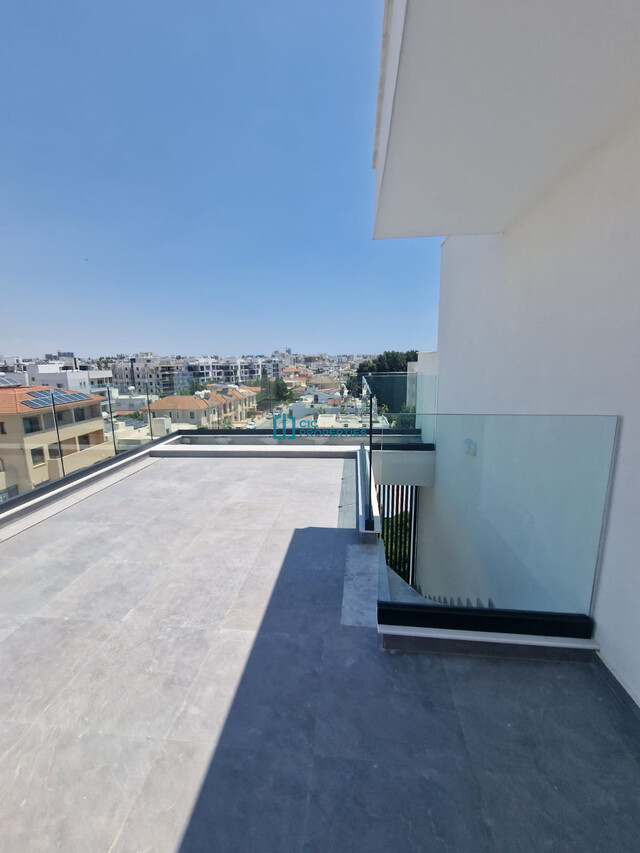 Modern Penthouse Apartment in Vibrant Kamares Area – photo 19