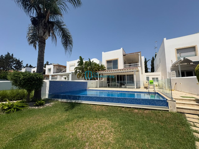 Sea Front Villa With Private Pool in Perivolia, Larnaca – photo 46