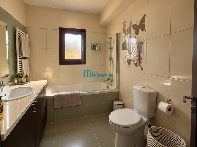 Spacious 4 Bedrooms Detached House in Peaceful Livadia Larnakas – photo 20