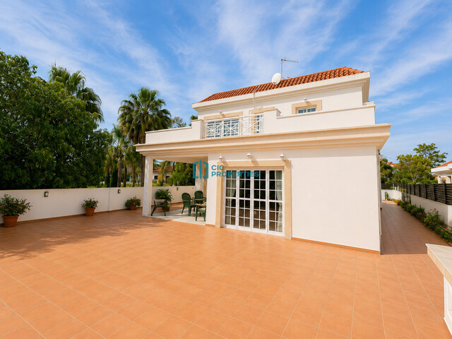 detachedHouse-6a14198db7d1d.jpg