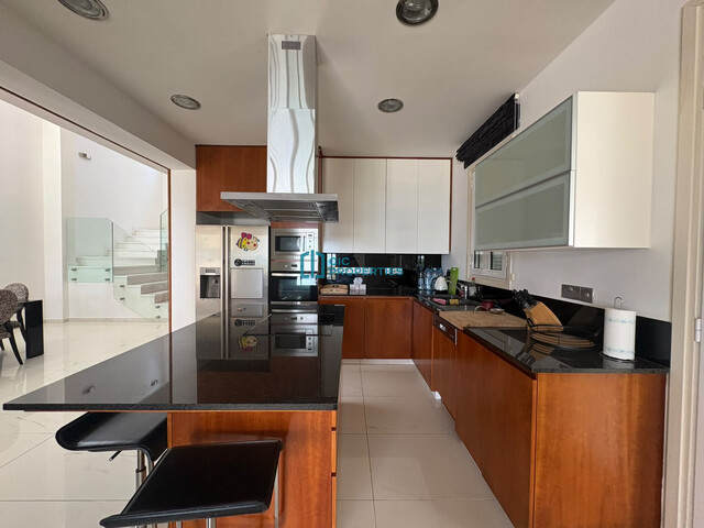 Sea Front Villa With Private Pool in Perivolia, Larnaca – photo 32