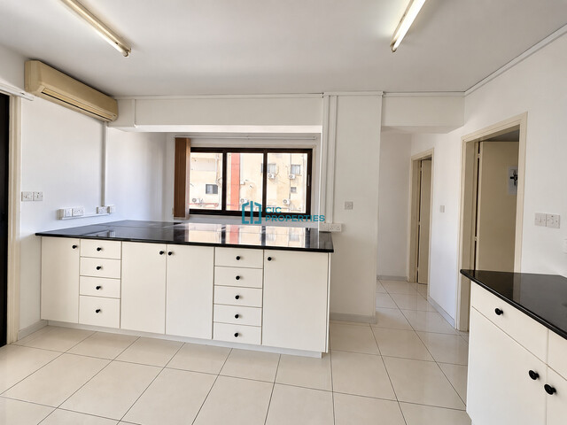 Spacious 90 m2 Office in City Center - Larnaca - For Rent – photo 2