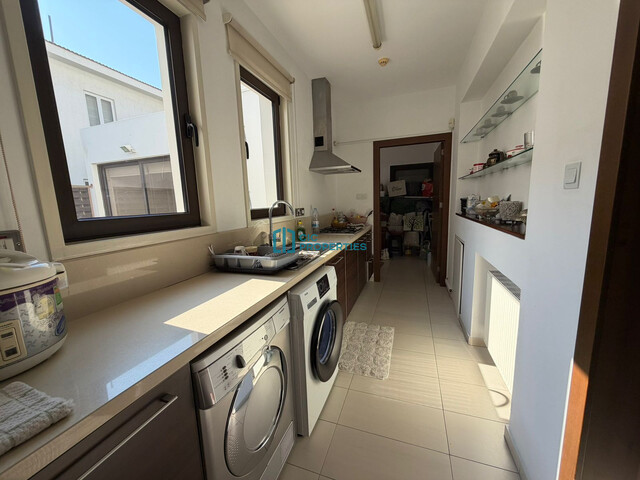 detachedHouse-6a6c65f451fbb.jpg