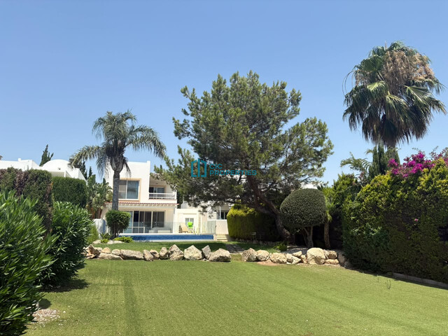 Sea Front Villa With Private Pool in Perivolia, Larnaca – photo 39