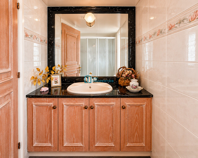 detachedHouse-6a141d801499e.jpg
