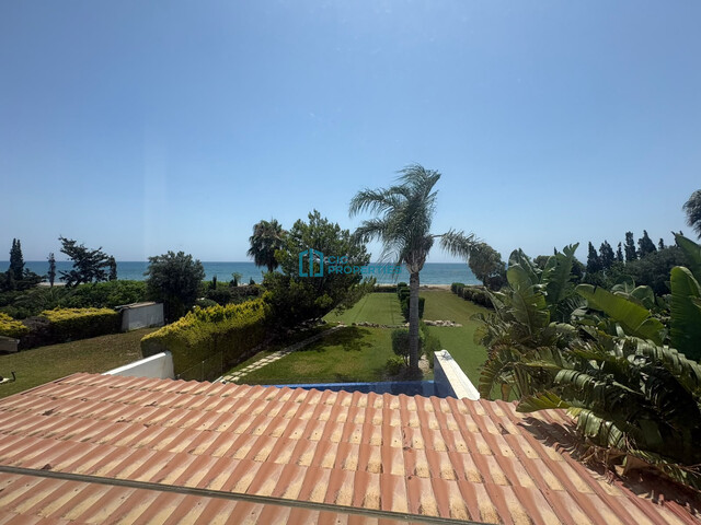 Sea Front Villa With Private Pool in Perivolia, Larnaca – photo 48