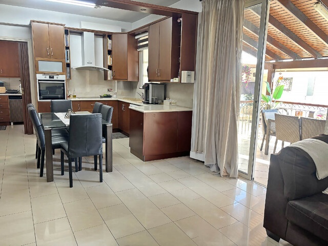 Charming Family Home – photo 6