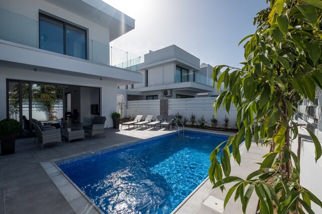detachedHouse-a34-14-exterior-swimming-pool-1.jpeg