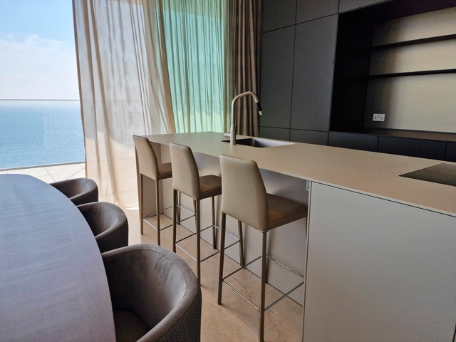 Exceptional Seafront  Apartment – photo 7
