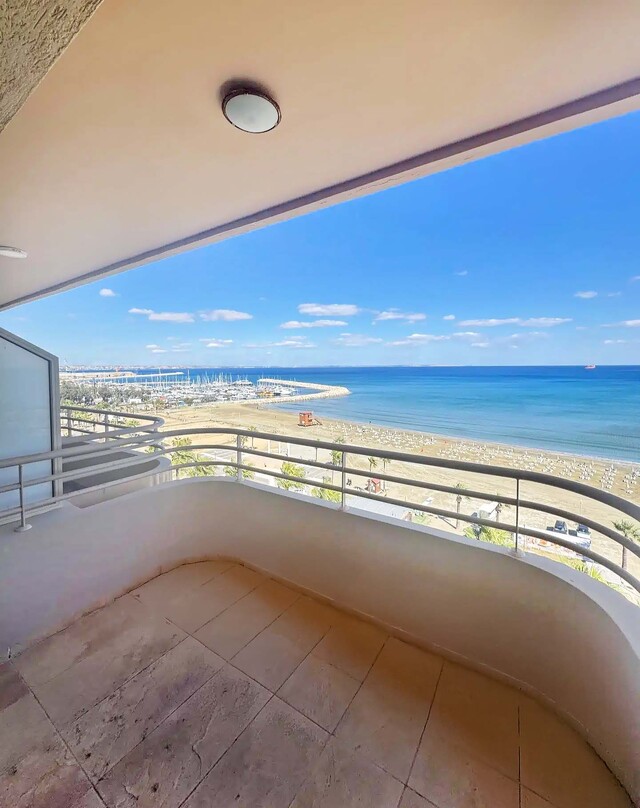 penthouse-2-bedroom-apartments-beachfront-for-sale-in-larnaca-2-scaledjpg-copy.jpeg