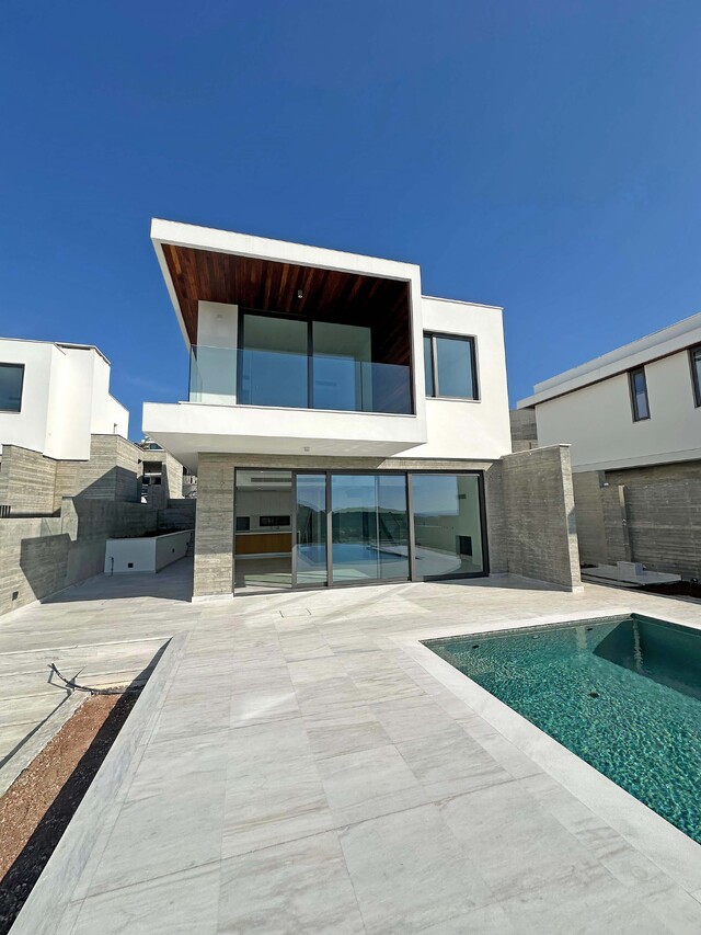 Panoramic Hillside Luxury – photo 1
