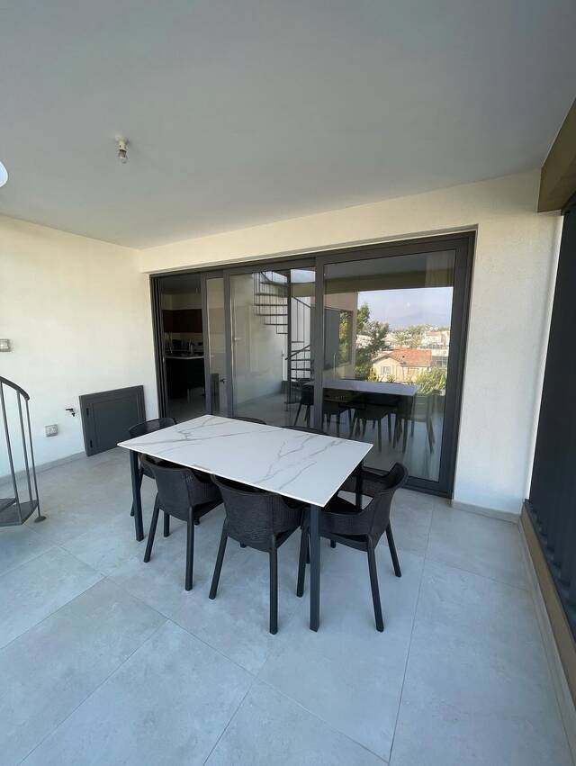 Modern Living with Private Roof Garden – photo 6