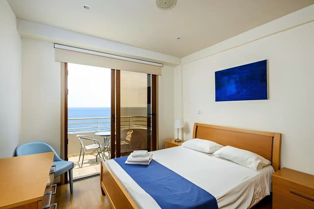 penthouse-2-bedroom-apartment-beachfront-for-sale-in-larnaca-3jpg-copy.jpeg