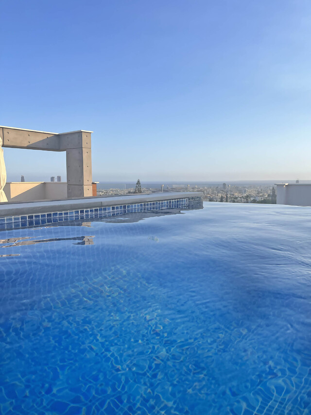 Skyline Views Luxury Penthouse – photo 1
