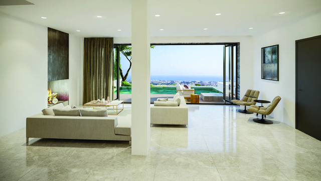 Panoramic Hillside Luxury – photo 2