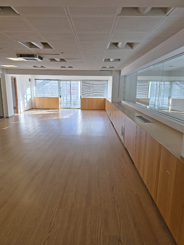 realEstateForBusiness-20250930-165442-copy.jpg