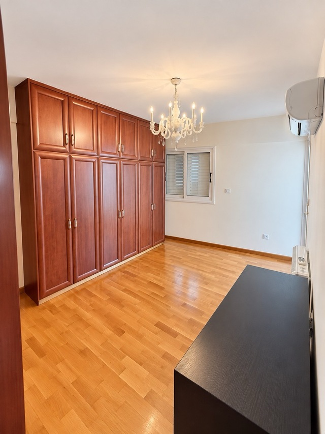 Spacious Whole Floor Residence – photo 7