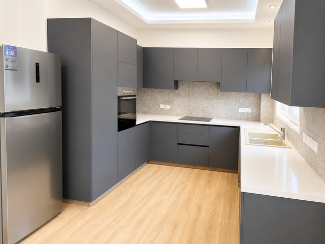 Fully Renovated Whole-Floor Apartment – photo 1
