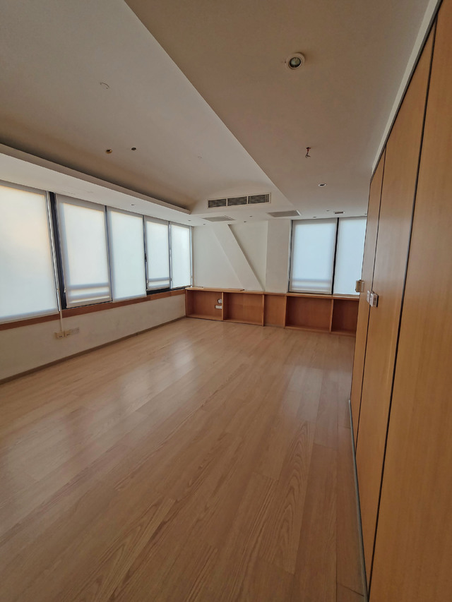 realEstateForBusiness-20250930-182011-copy.jpg