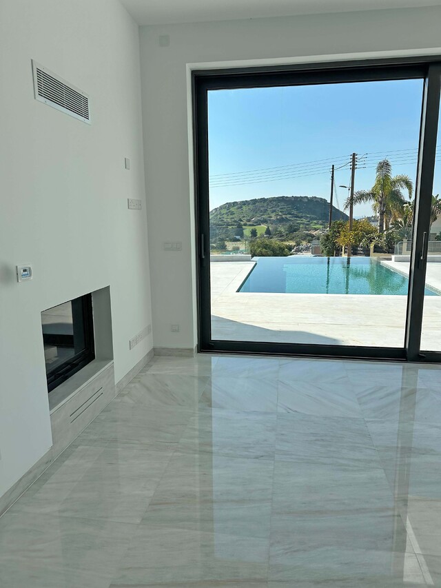 Panoramic Hillside Luxury – photo 4