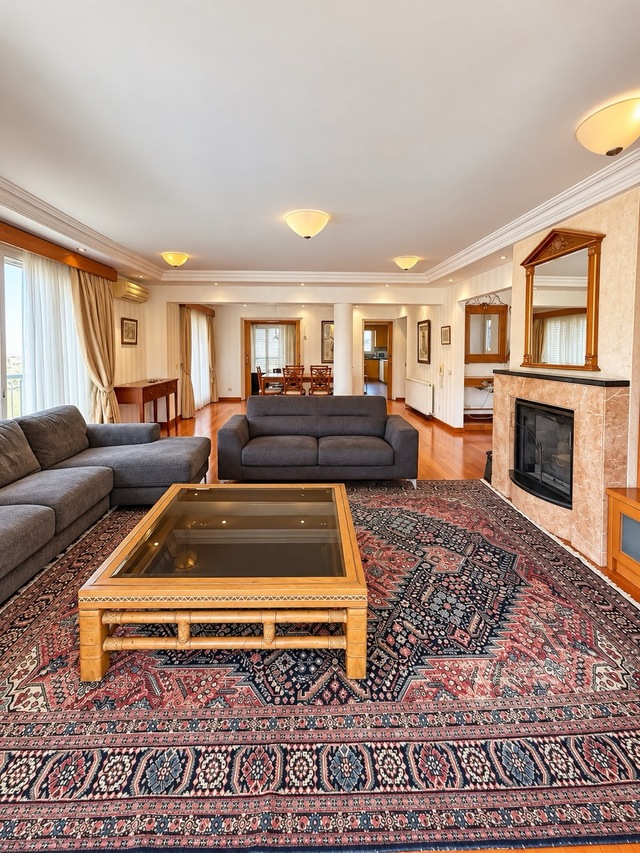 Exclusive Whole Floor Penthouse – photo 2