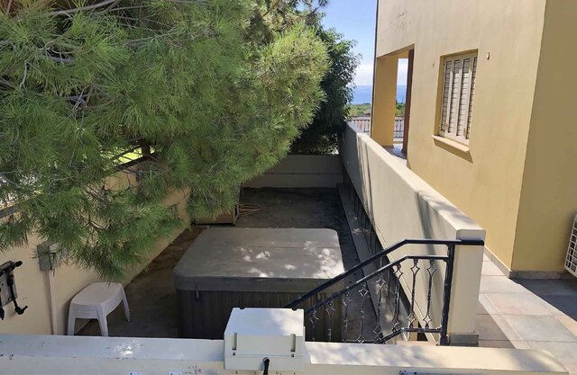 detachedHouse-2-east-side-jacuzzi-looking-south-1-copy.jpeg