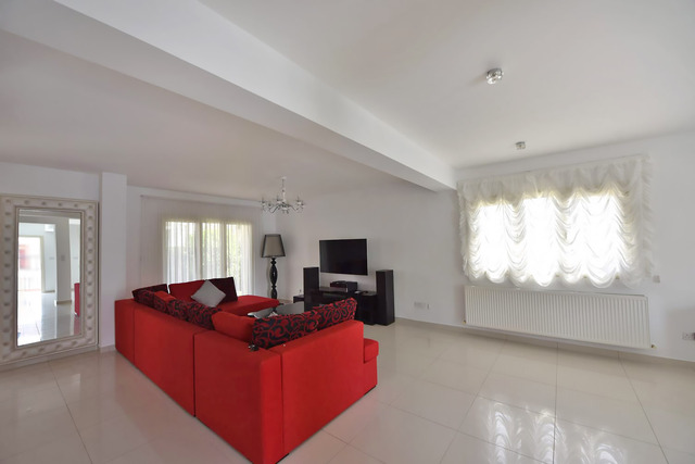 Exclusive Poolside Family Villa – photo 3