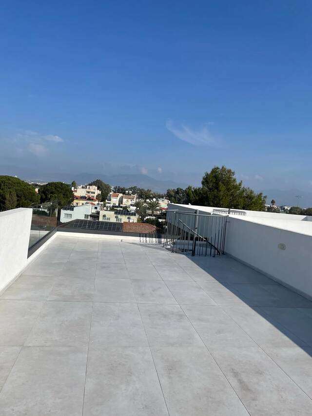 Modern Living with Private Roof Garden – photo 2