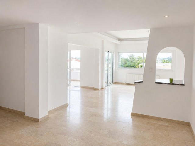 Fully Renovated Whole-Floor Apartment – photo 6