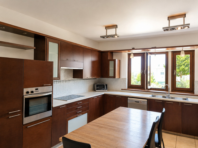 Spacious Family Home in Prestigious Engomi – photo 2
