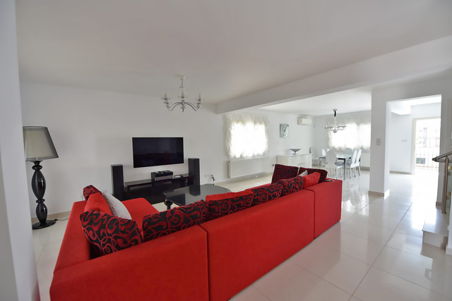 Exclusive Poolside Family Villa – photo 2