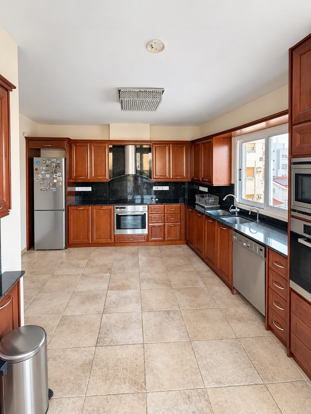 Spacious Whole Floor Residence – photo 5