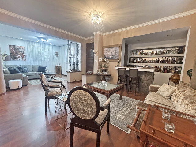 Charming Family Home – photo 3