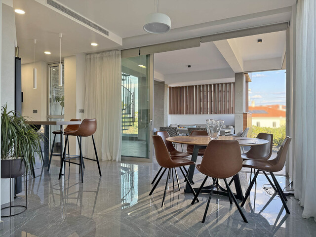 Skyline Views Luxury Penthouse – photo 2