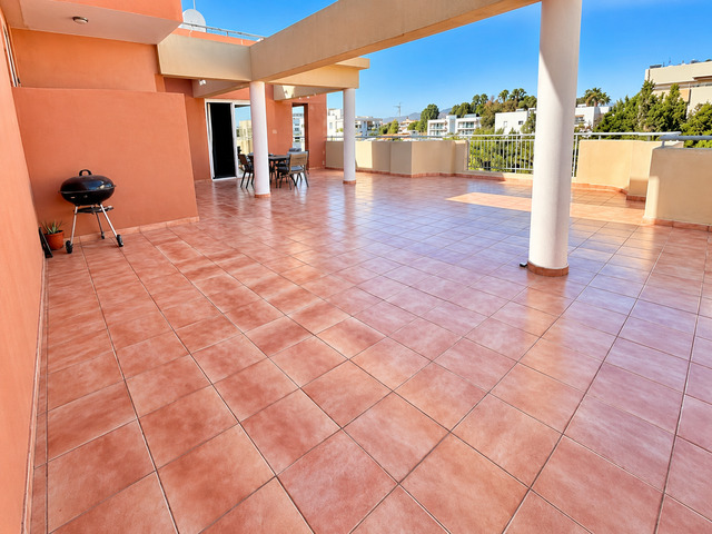 Prime Location – photo 6