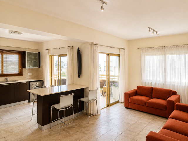 Luxury Top-Floor Apartment – photo 1