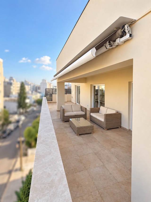 Spacious Whole Floor Residence – photo 6