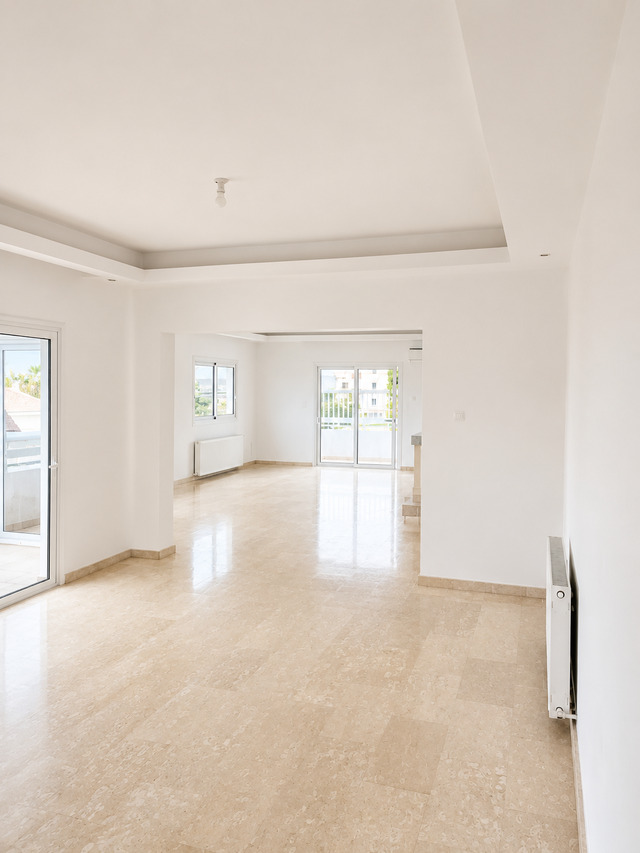 Fully Renovated Whole-Floor Apartment – photo 3