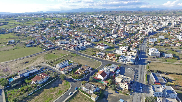 Huge Plot – photo 1